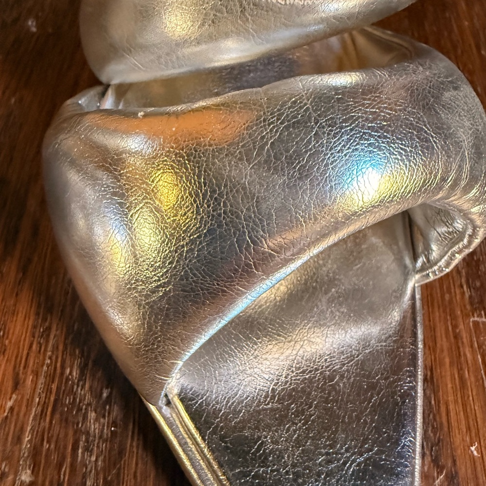 Sara Mule in metallic silver - Picture 10 of 14